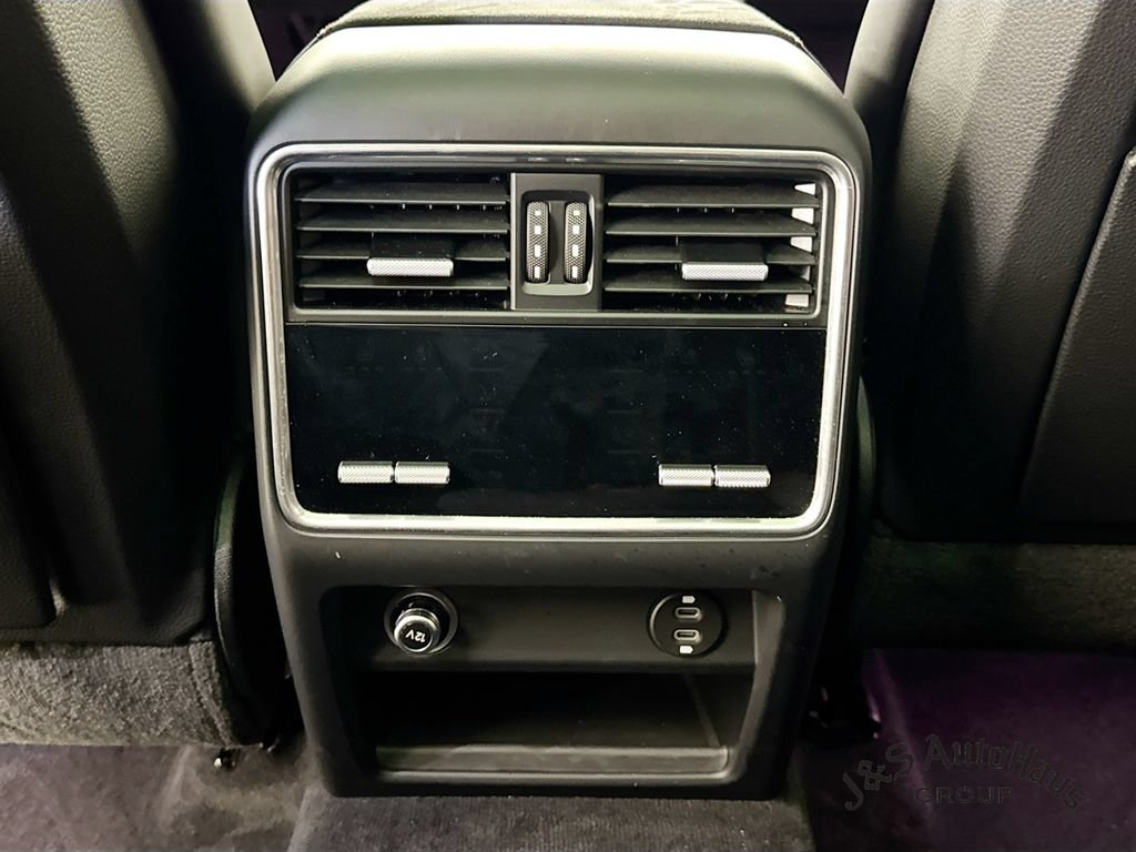 Used 2023 Porsche Cayenne GTS w/ Sport Chrono Package (8LH) AWD/4WD image 32