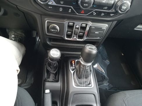 Used 2018 Jeep Wrangler Unlimited Sahara AWD/4WD image 19