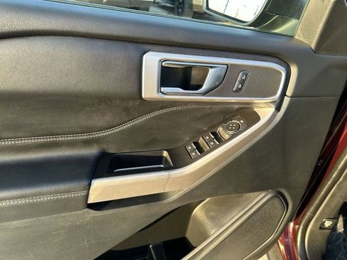Used 2022 Ford Explorer XLT w/ Equipment Group 202A image 17