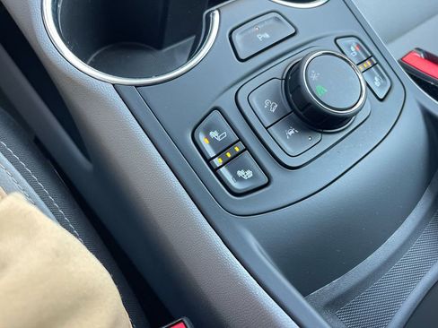 Used 2022 GMC Terrain SLT w/ Infotainment Package II image 22