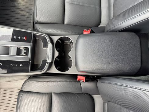 Certified 2023 Porsche Macan S image 18