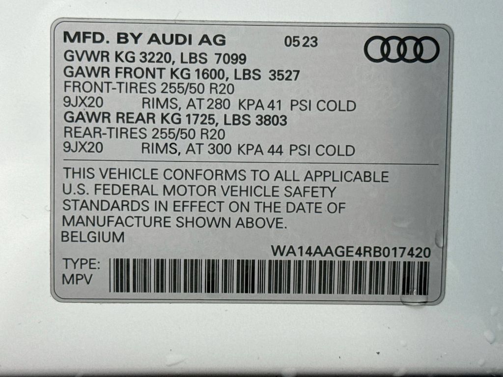 Used 2024 Audi Q8 e-tron Premium AWD/4WD image 34