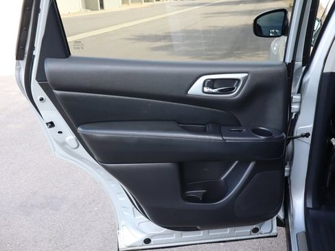Used 2016 Nissan Pathfinder Platinum AWD/4WD image 26