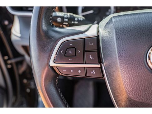 Used 2023 Toyota Highlander LE image 12
