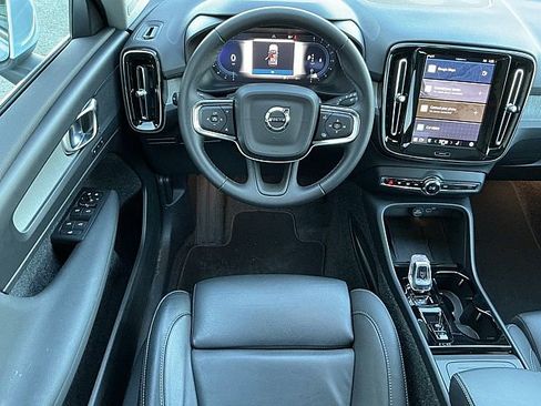 Certified 2025 Volvo XC40 B5 Plus image 5