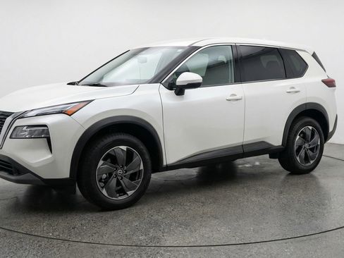 Used 2025 Nissan Rogue SV image 3