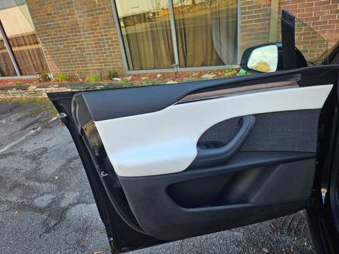 Used 2022 Tesla Model X Plaid image 35