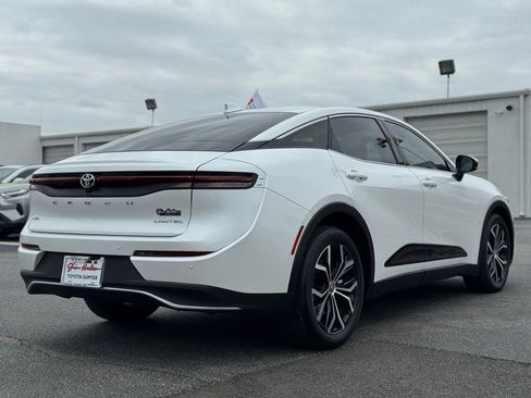 Used 2023 Toyota Crown Limited image 11