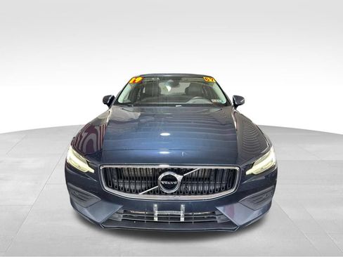 Used 2019 Volvo S60 T5 Momentum w/ Premium Package FWD image 2