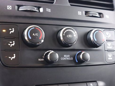 Used 2018 Dodge Grand Caravan SE FWD image 21
