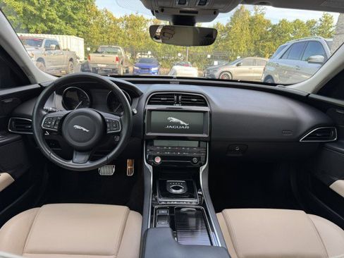 Used 2019 Jaguar XE Premium AWD/4WD image 28