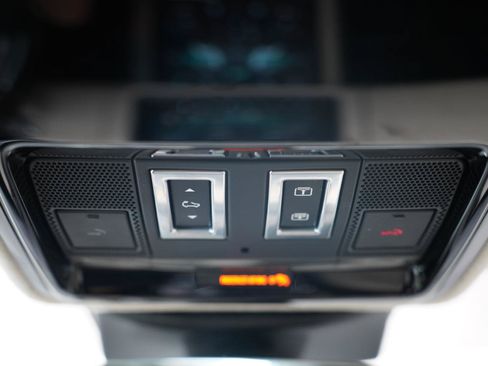 Used 2019 Land Rover Range Rover Long Wheelbase Autobiography AWD/4WD image 26