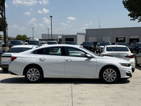 Used 2025 Chevrolet Malibu LT FWD image 3