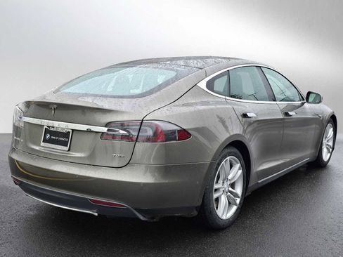 Used 2015 Tesla Model S 70D image 3