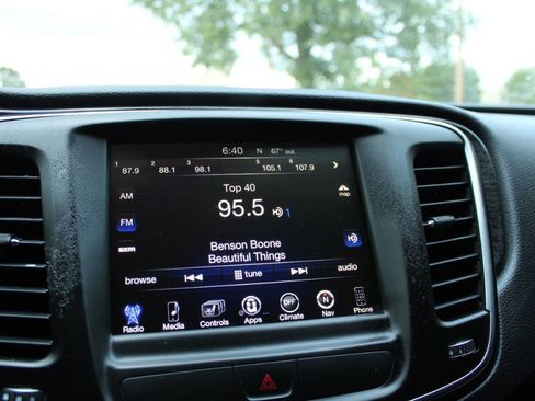 Used 2015 Chrysler 200 C w/ Navigation & Sound Group I image 30