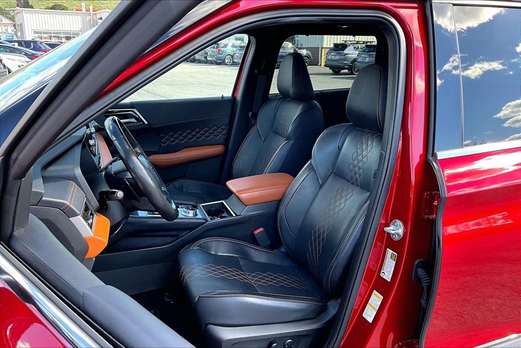 Used 2024 Mitsubishi Outlander SEL AWD/4WD image 24