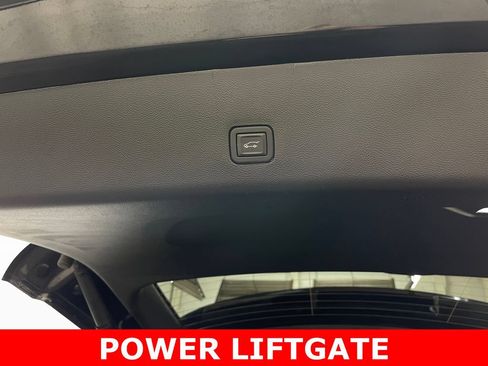 Used 2023 Chevrolet Traverse RS AWD/4WD image 46