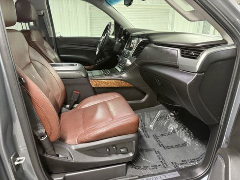 Used 2019 Chevrolet Suburban Premier w/ Premier Plus Edition AWD/4WD image 46