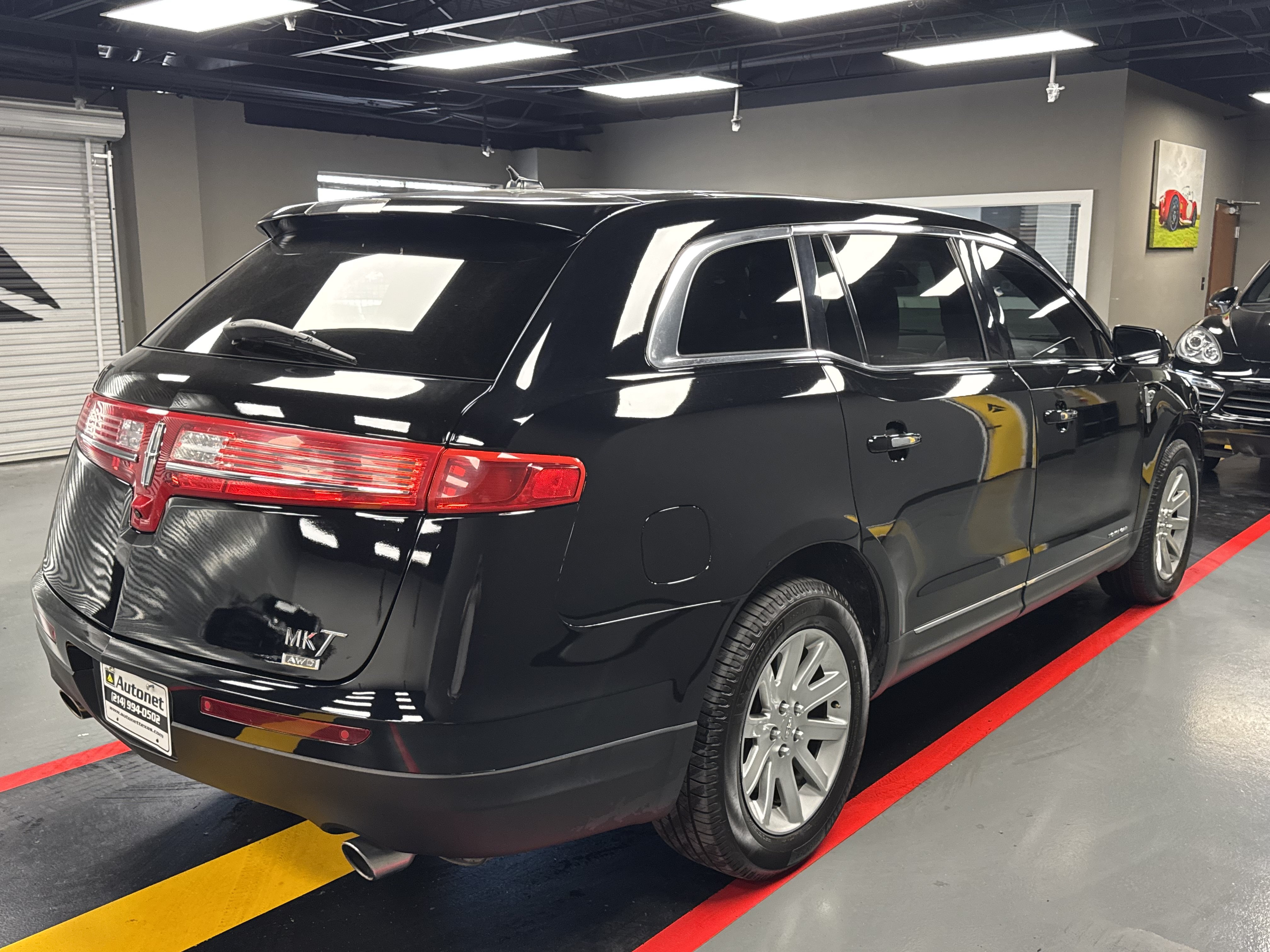 Used 2017 Lincoln MKT AWD image 5