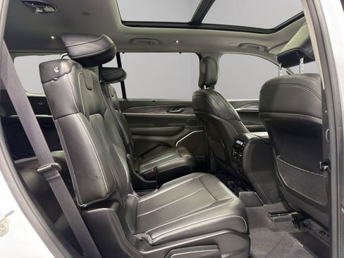 Used 2023 Jeep Grand Cherokee L Limited w/ Luxury Tech Group II AWD/4WD image 19