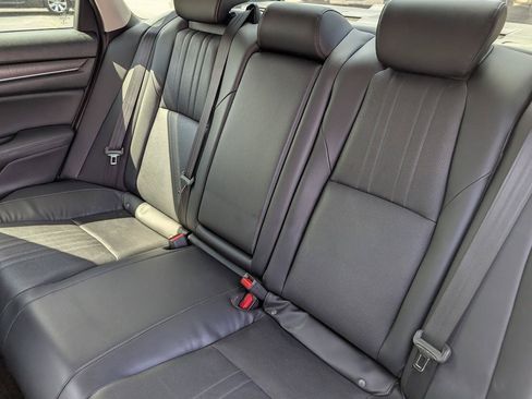 Used 2018 Honda Accord Touring image 7