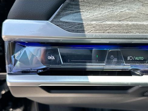 Used 2024 BMW i7 xDrive60 w/ Executive Package image 10