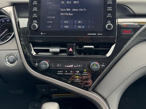 Used 2021 Toyota Camry XLE image 15