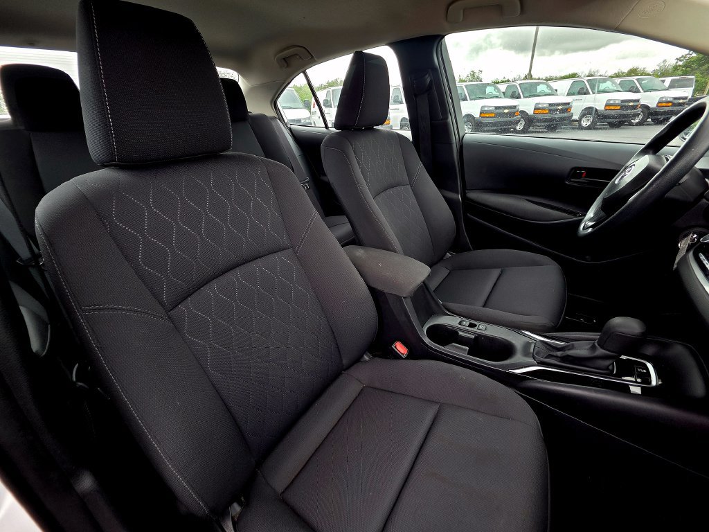 Used 2025 Toyota Corolla LE FWD image 38