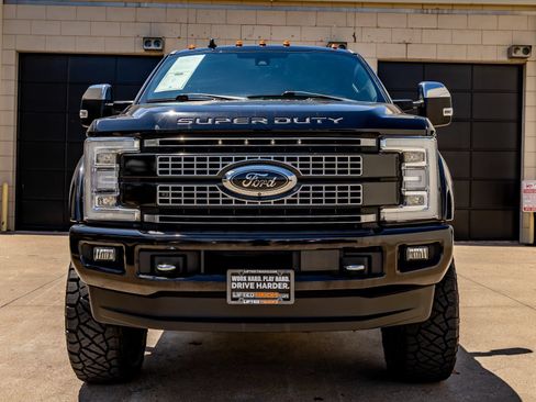 Used 2019 Ford F350 Platinum w/ Platinum Ultimate Package AWD/4WD image 2