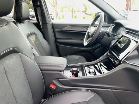 New 2025 Jeep Grand Cherokee L Altitude image 17