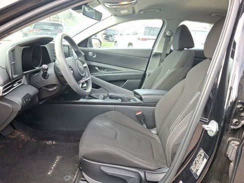 Used 2022 Hyundai Elantra SEL image 13