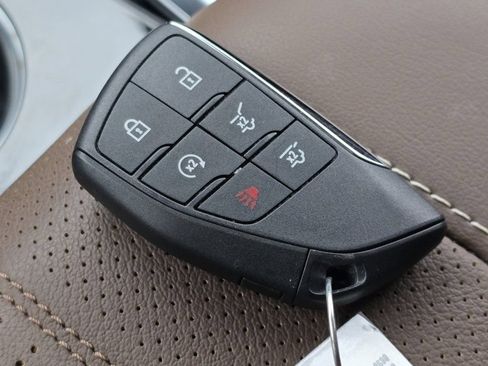 Used 2025 Chevrolet Suburban High Country AWD/4WD image 35