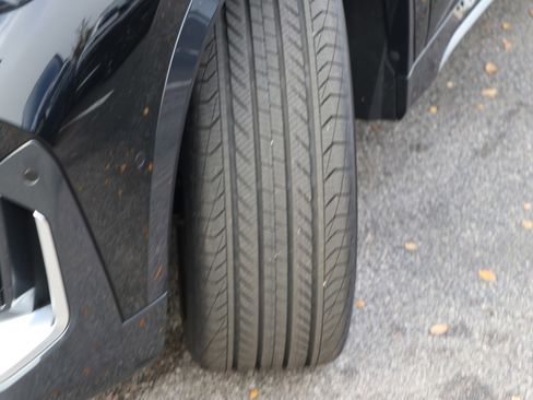 Certified 2025 BMW X1 xDrive28i w/ Technology Package image 7