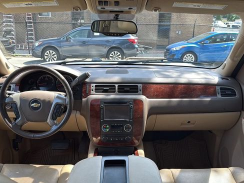 Used 2014 Chevrolet Suburban LTZ AWD/4WD image 28