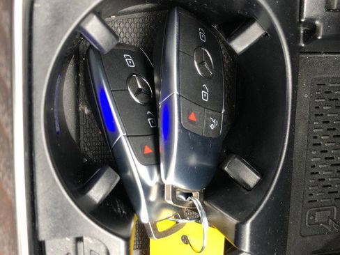 Used 2020 Mercedes-Benz GLC 300 4MATIC image 16