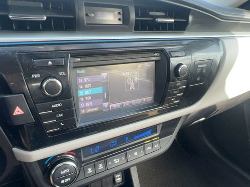 Used 2015 Toyota Corolla LE FWD image 12