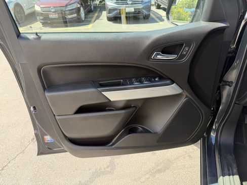 Used 2018 Chevrolet Colorado LT w/ Luxury Package, Chrome AWD/4WD image 8