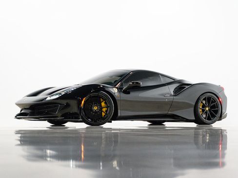 Used 2020 Ferrari 488 Pista image 2