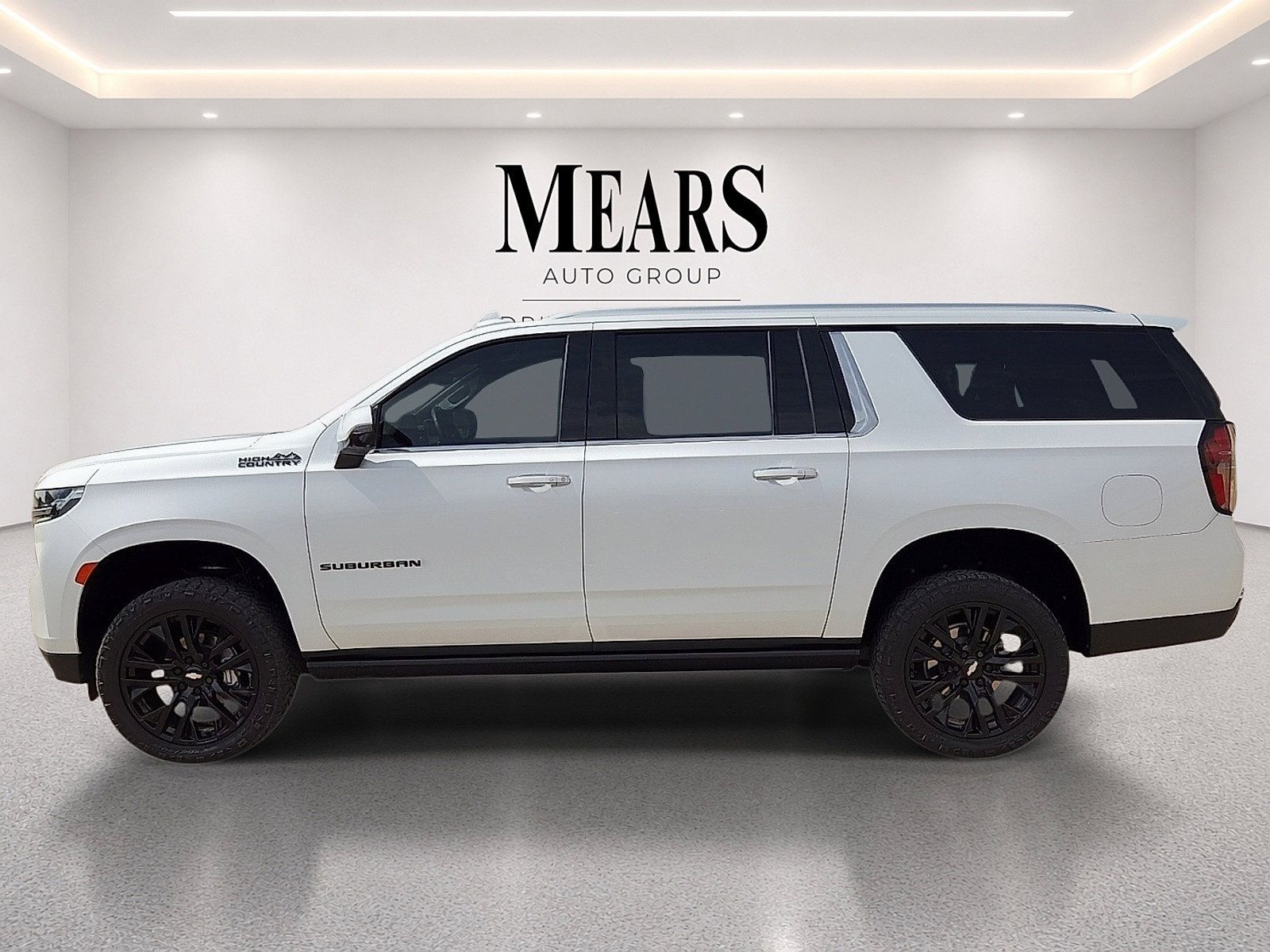 Used 2023 Chevrolet Suburban High Country AWD/4WD image 2