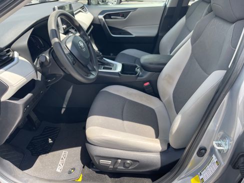 Used 2025 Toyota RAV4 XLE w/ Convenience Package FWD image 10