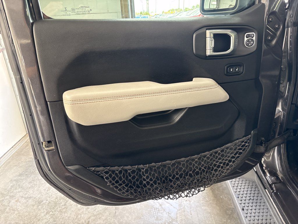 Used 2021 Jeep Wrangler Unlimited Sahara AWD/4WD image 13