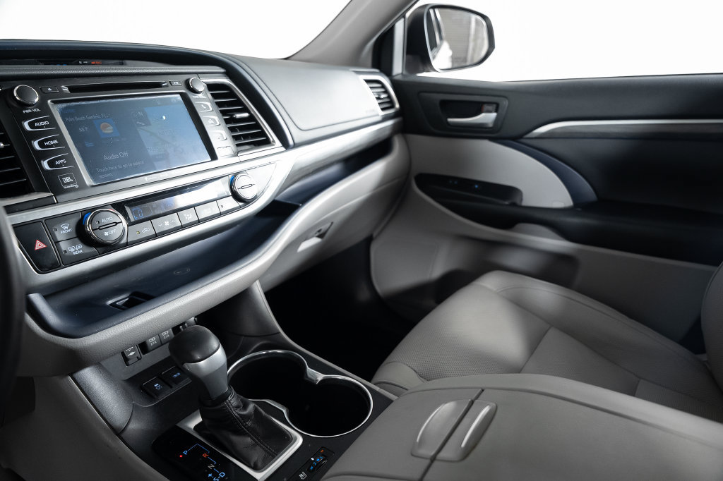 Used 2018 Toyota Highlander Limited AWD/4WD image 26