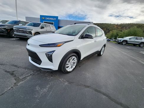 Certified 2023 Chevrolet Bolt EUV LT w/ Driver Confidence Package FWD image 1