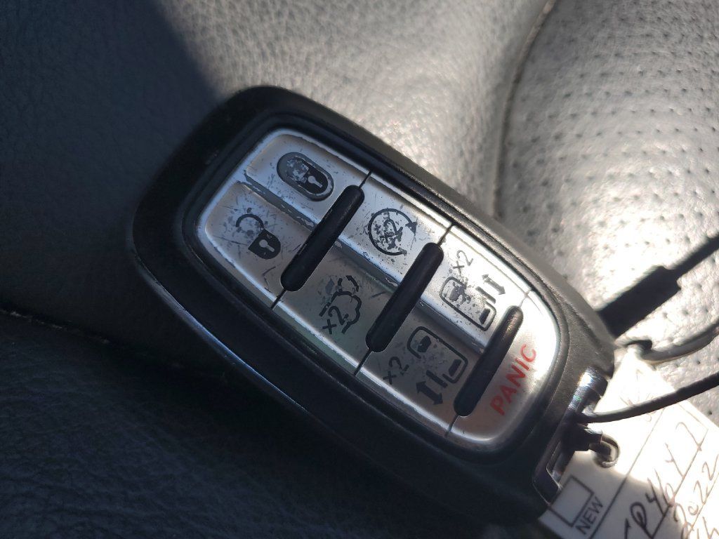 Used 2022 Chrysler Pacifica Touring-L FWD image 23