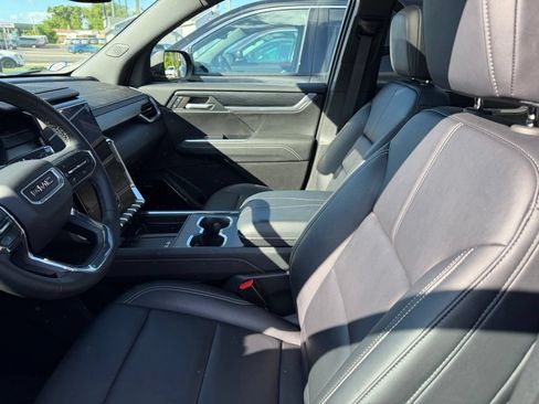 Certified 2024 GMC Acadia Elevation w/ Luxury Package AWD/4WD image 18