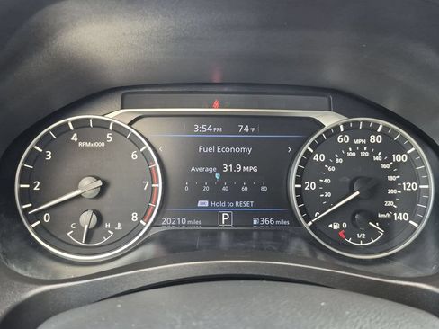 Used 2025 Nissan Altima 2.5 SR FWD image 16
