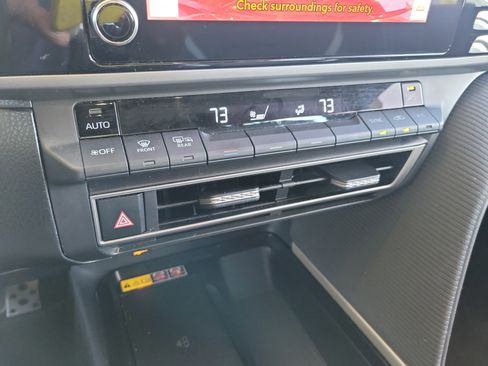 Used 2025 Toyota Camry SE image 13