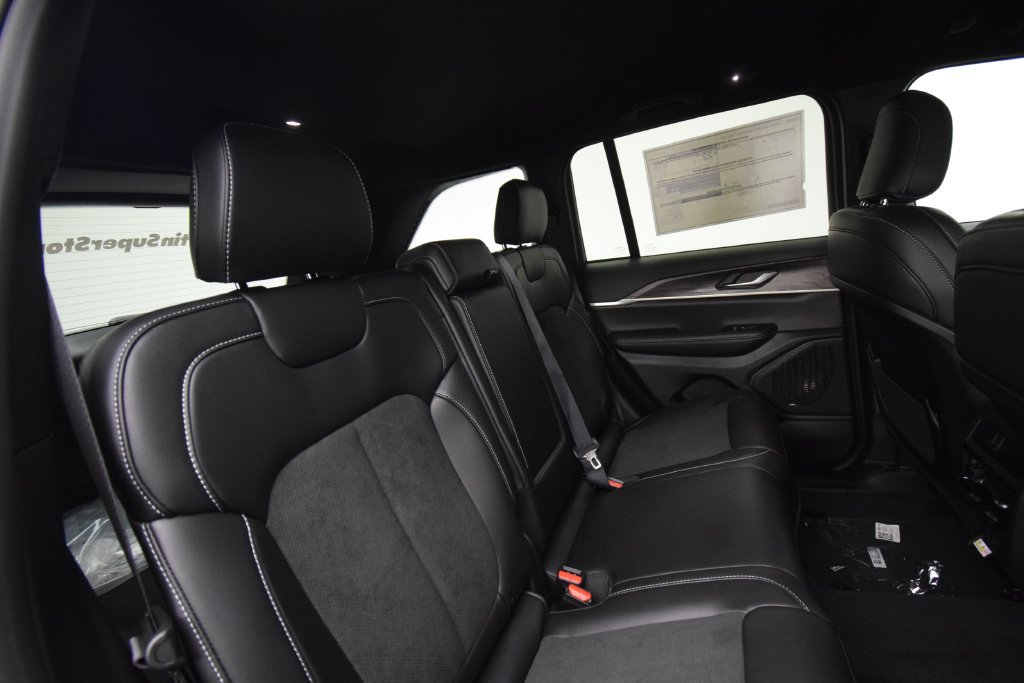 New 2027 Jeep Grand Cherokee 4WD image 17