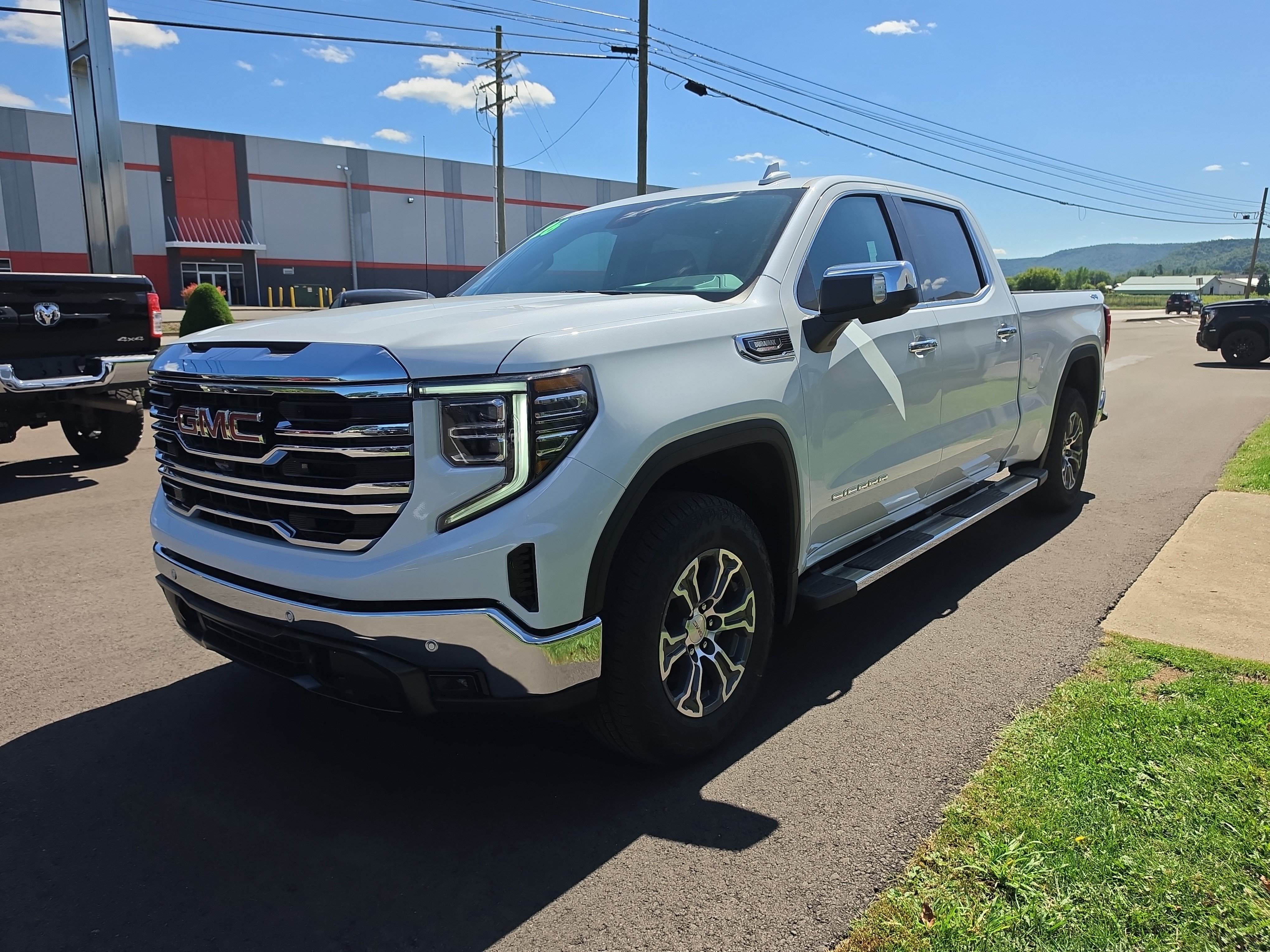New 2026 GMC Sierra 1500 SLT w/ SLT Convenience Package AWD/4WD image 8