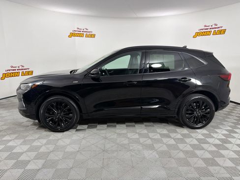 Used 2023 Ford Escape ST-Line Elite AWD/4WD image 2